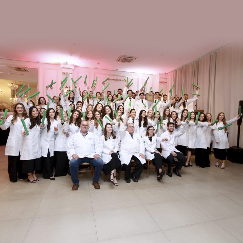 16ª turma de medicina da FACERES celebra formatura com emoção, homenagens e tradição